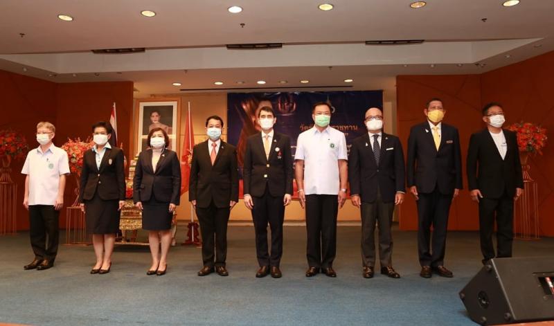 ปลัด พม. พร้อมด้วย �