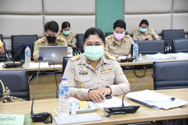 รองปลัด พม. เป็นปร�