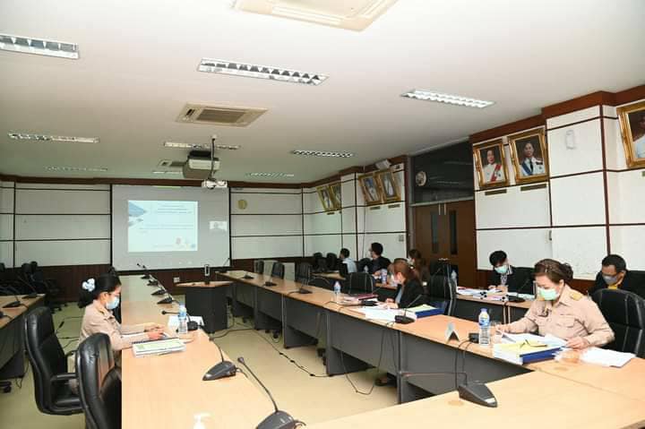 รองปลัด พม. เป็นปร�