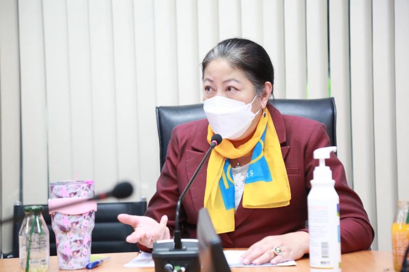 รองปลัด พม. เป็นปร�