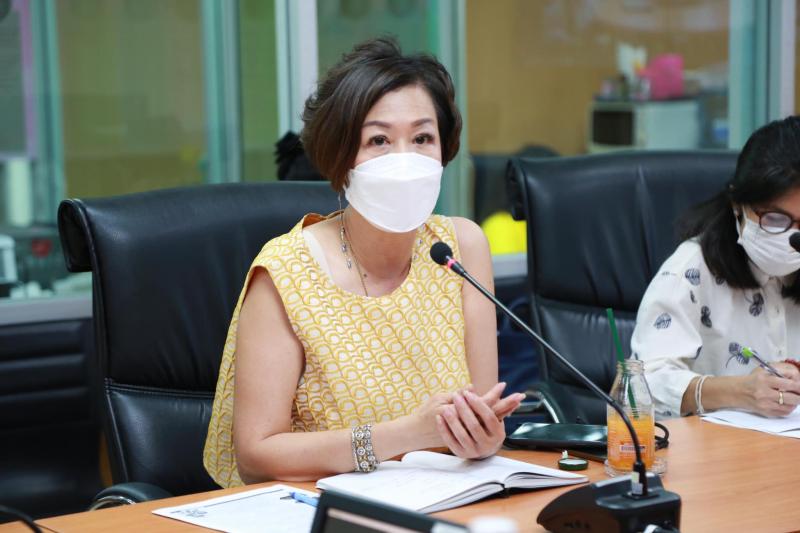 รองปลัด พม. เป็นปร�