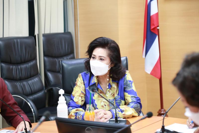 รองปลัด พม. เป็นปร�
