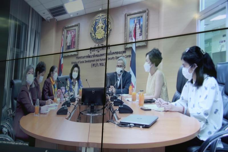 รองปลัด พม. เป็นปร�