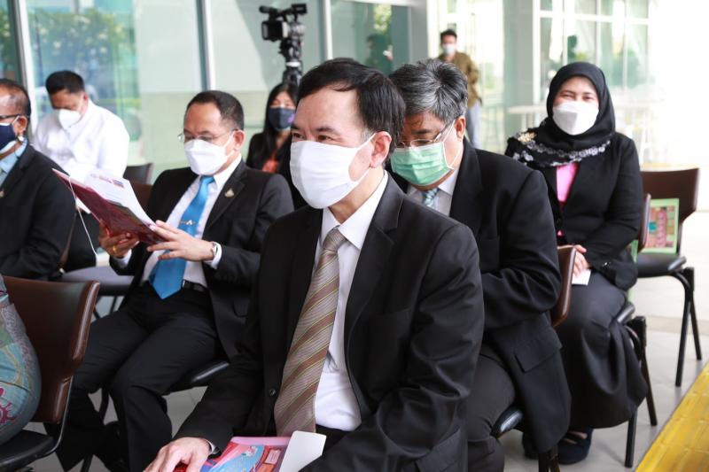 รมว.พม. เป็นประธาน�