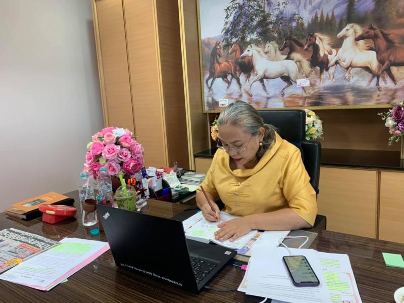 รองปลัด พม. เป็นปร�