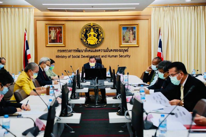 รมว.พม. เป็นประธาน�