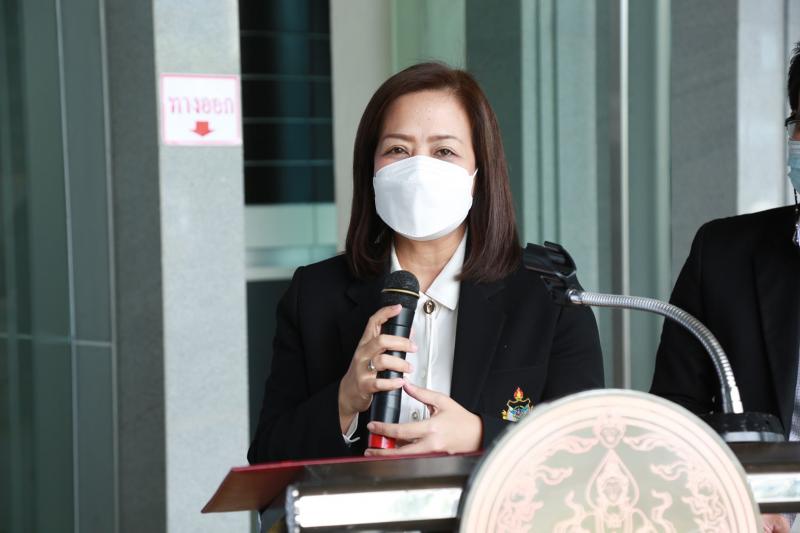ผต.พม. รับมอบเงินบ�