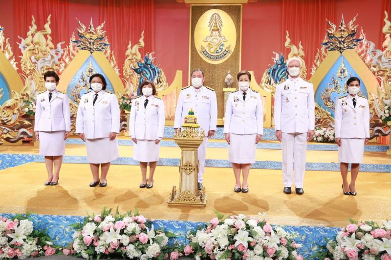 รมว.พม. พร้อมคณะผู�