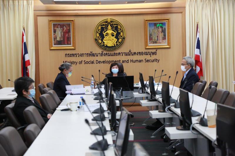 ปลัด พม. พร้อมด้วย�