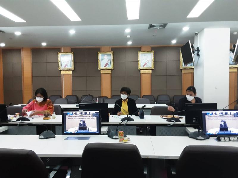 รองปลัด พม. เป็นปร�