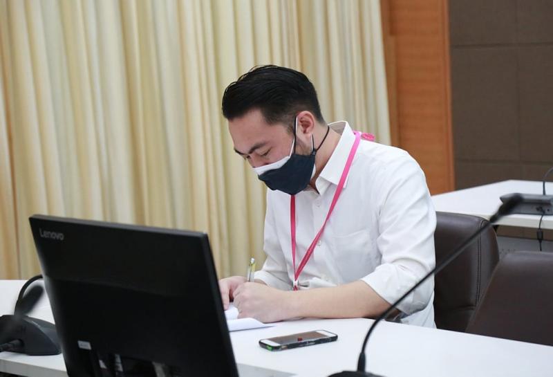 รองปลัด พม. เป็นปร�