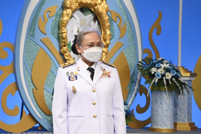 รมว.พม. พร้อมคณะผู�