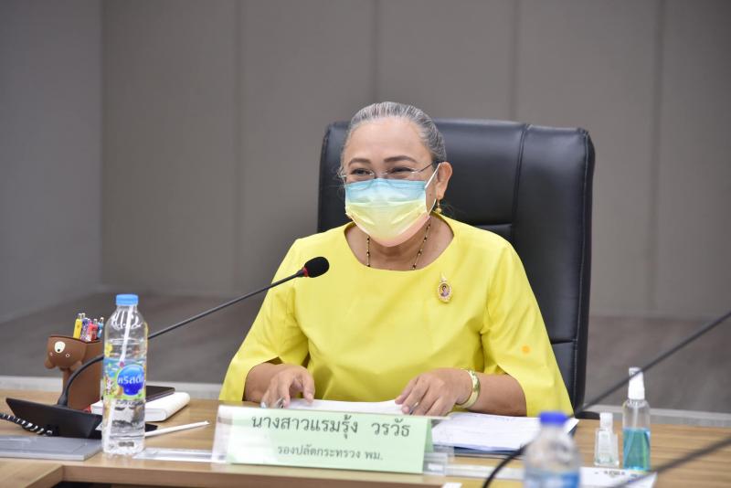 รองปลัด พม. เป็นปร�