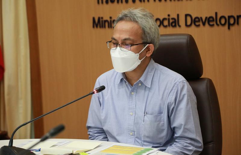 รองปลัด พม. เป็นปร�