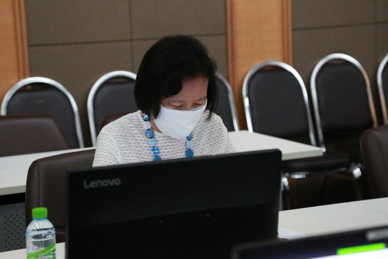 รองปลัด พม. เป็นปร�