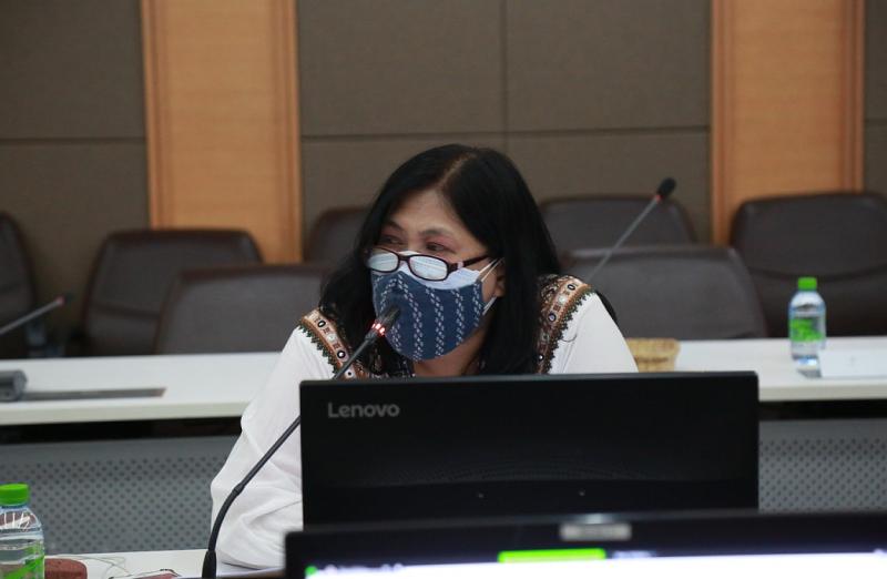 รองปลัด พม. เป็นปร�