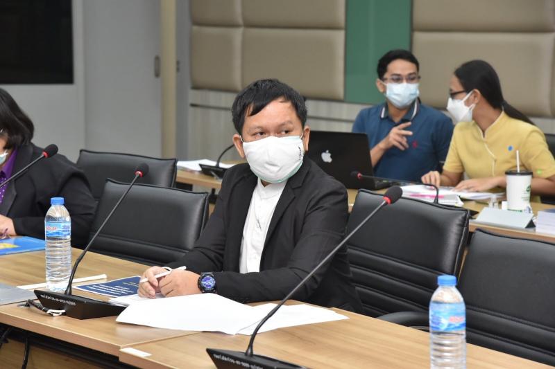 รองปลัด พม. เป็นปร�