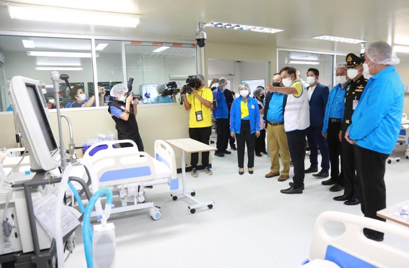 รมว.พม. พร้อมด้วยค�