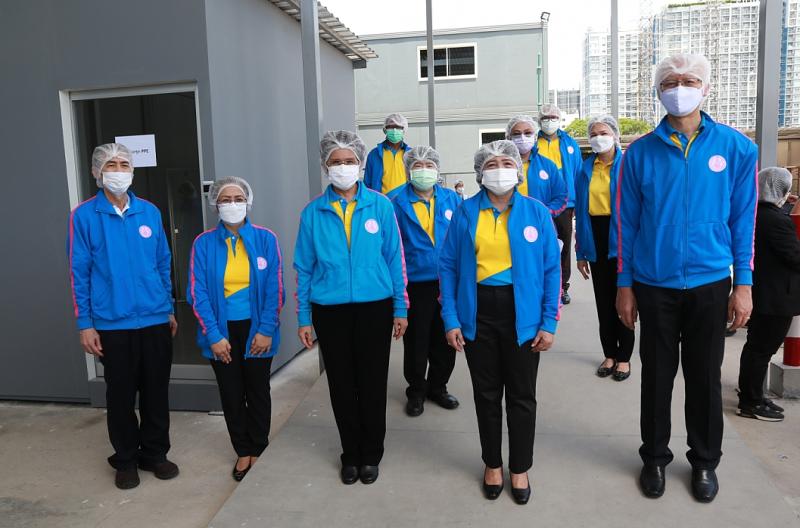 รมว.พม. พร้อมด้วยค�