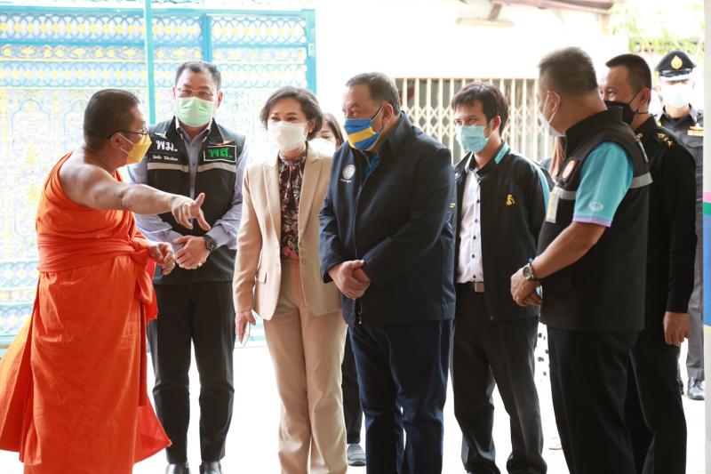 รมว.พม. ลงพื้นที่เ�