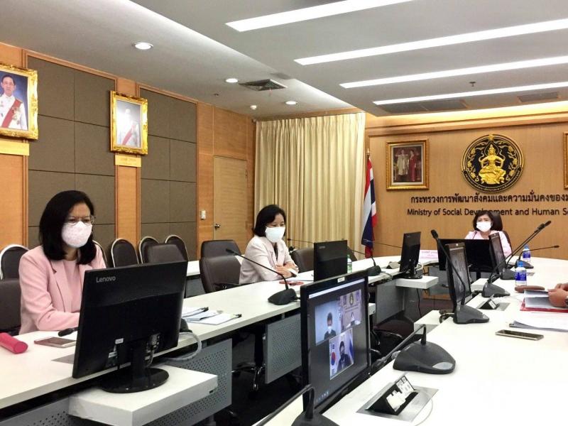 ปลัด พม. พร้อมด้วย�