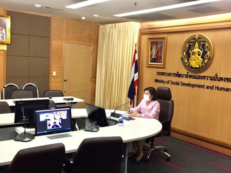 ปลัด พม. พร้อมด้วย�
