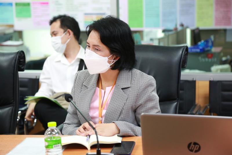 รองปลัด พม. เป็นปร�