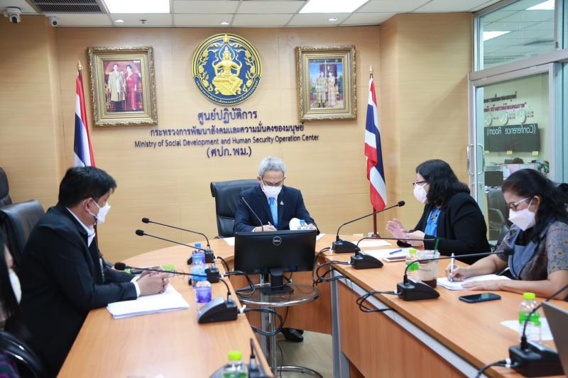 รองปลัด พม. เป็นปร�