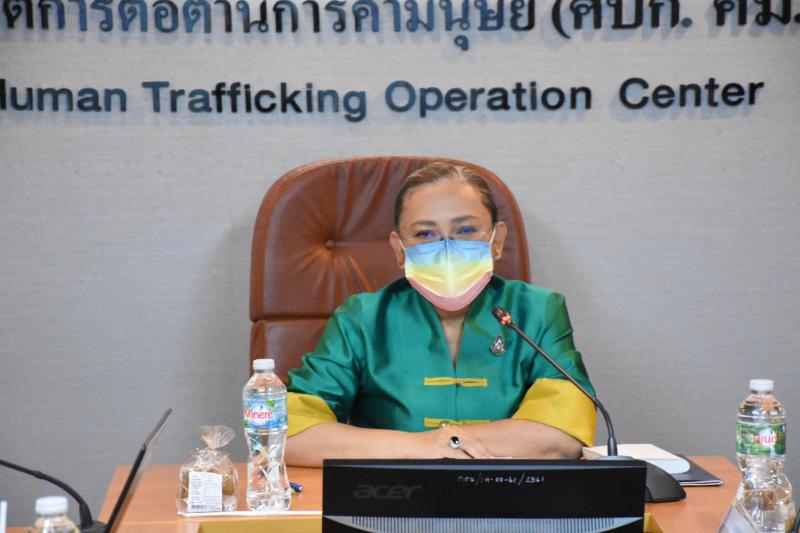 รองปลัด พม. เป็นปร�