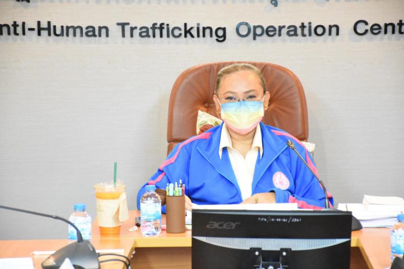 รองปลัด พม. เป็นปร�