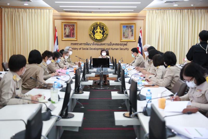 ปลัด พม. เป็นประธา�