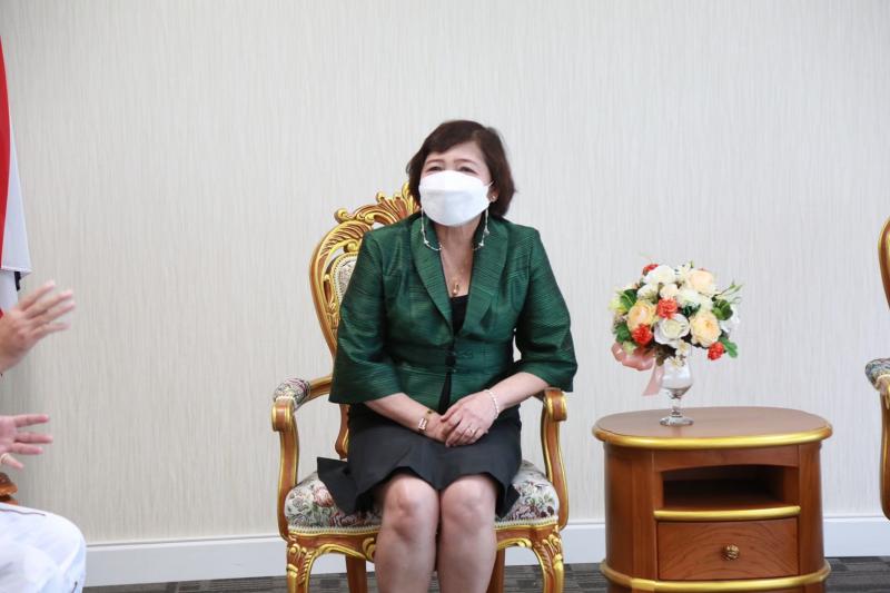 ปลัด พม. พร้อมด้วย �