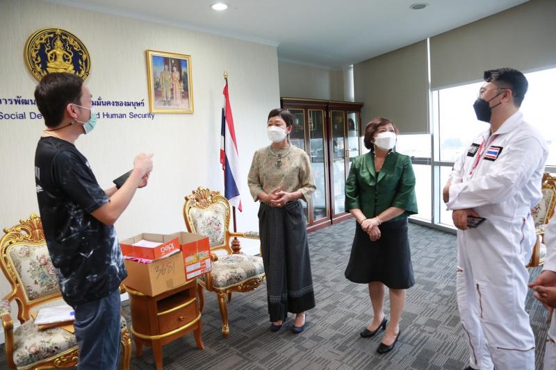 ปลัด พม. พร้อมด้วย �
