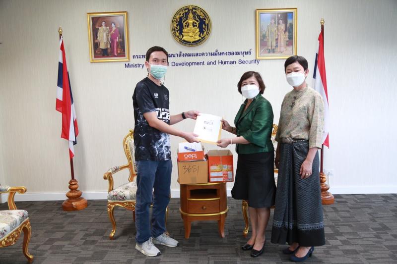 ปลัด พม. พร้อมด้วย �