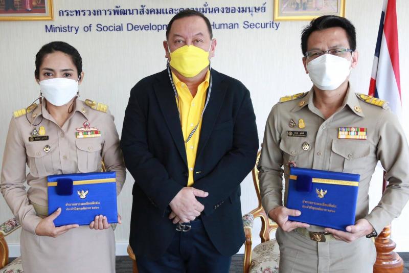 รมว.พม. ร่วมแสดงคว�