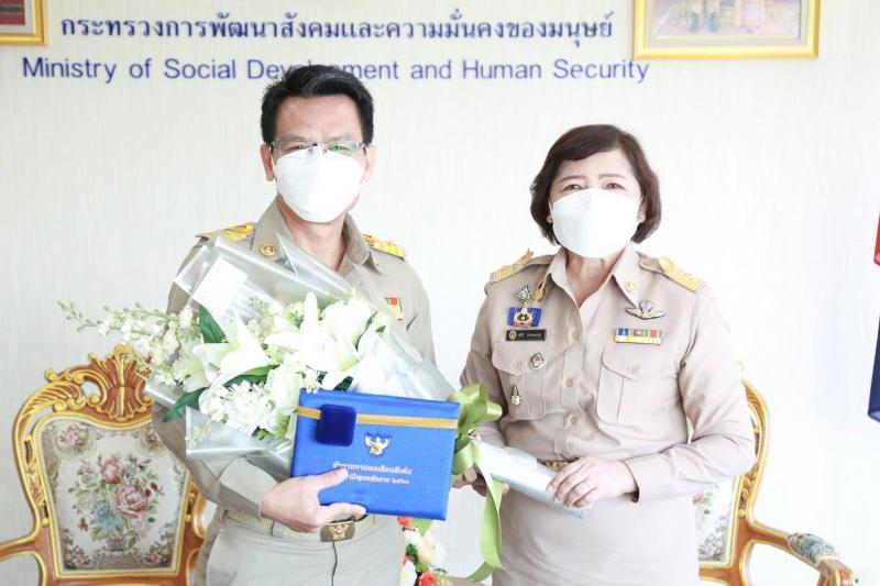 รมว.พม. ร่วมแสดงคว�