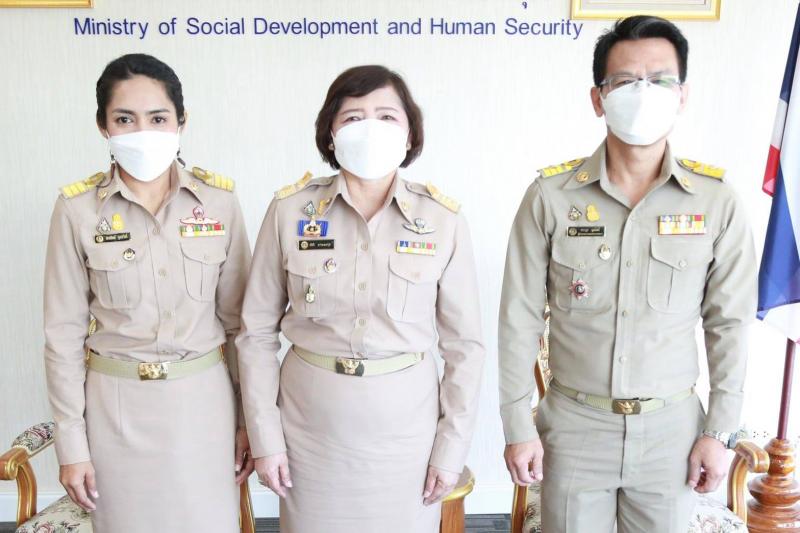 รมว.พม. ร่วมแสดงคว�