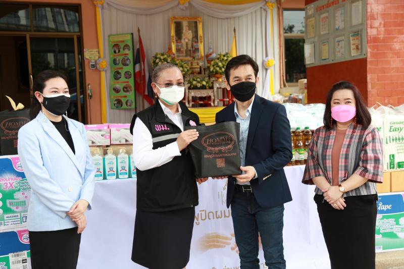 รองปลัด พม. รับมอบ�