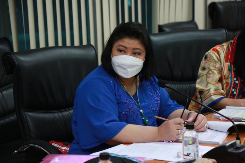 รองปลัด พม. เป็นปร�