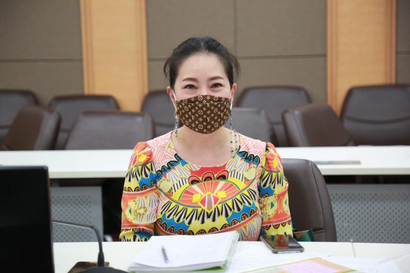 รองปลัด พม. เป็นปร�