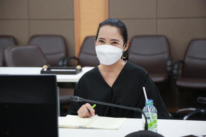 รองปลัด พม. เป็นปร�