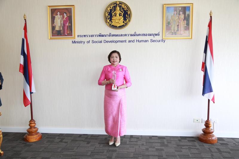 ปลัด พม. เข้ารับรา�