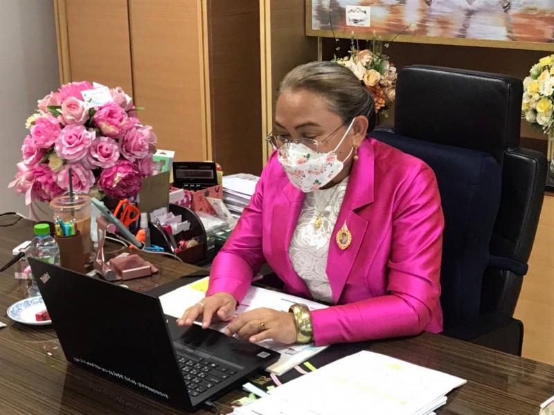 รองปลัด พม. เป็นปร�