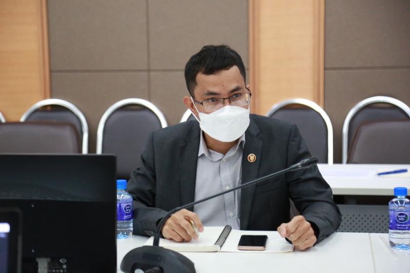 รองปลัด พม. เป็นปร�