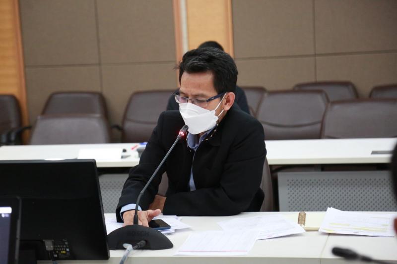 รองปลัด พม. เป็นปร�