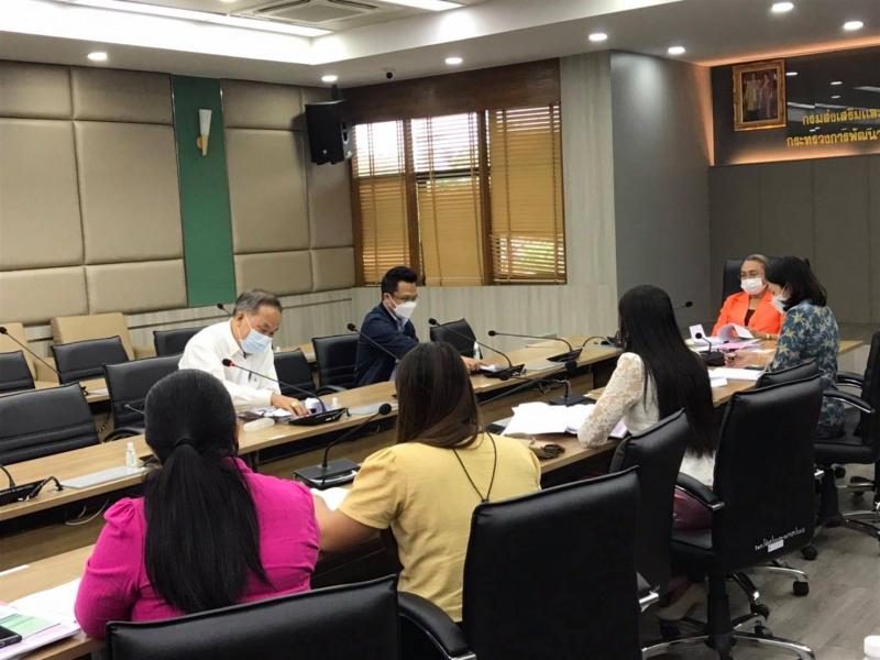 รองปลัด พม. เป็นปร�