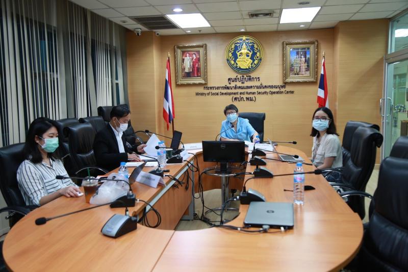 รองปลัด พม. เป็นปร�