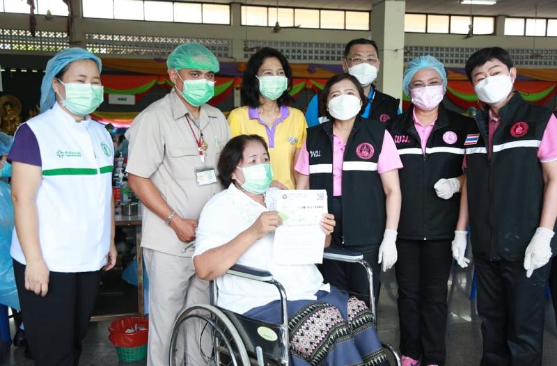ปลัด พม. พร้อมด้วย�