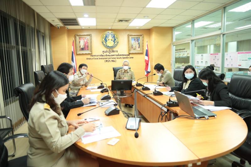 รองปลัด พม. เป็นปร�