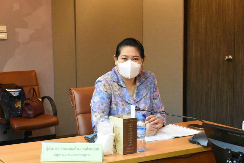 รองปลัด พม. เป็นปร�